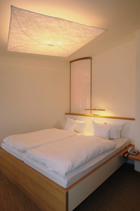 Doppelbett im Galeriezimmer Pension Havelfloß