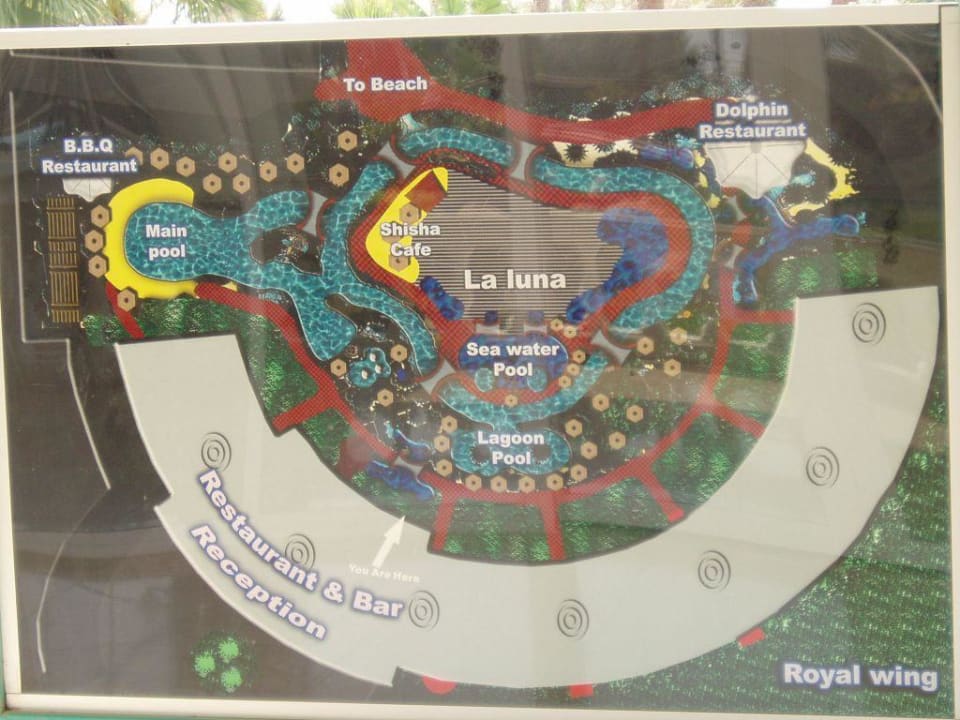 Überblick Hauptgebäude mit Poolanlage Pickalbatros Golf Beach Resort