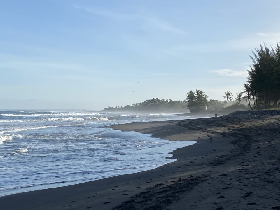 Strand Komaneka at Keramas Beach