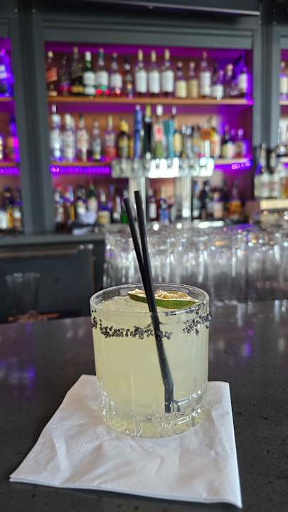 Gastro Hotel Indigo Seattle Everett Waterfront Place by IHG