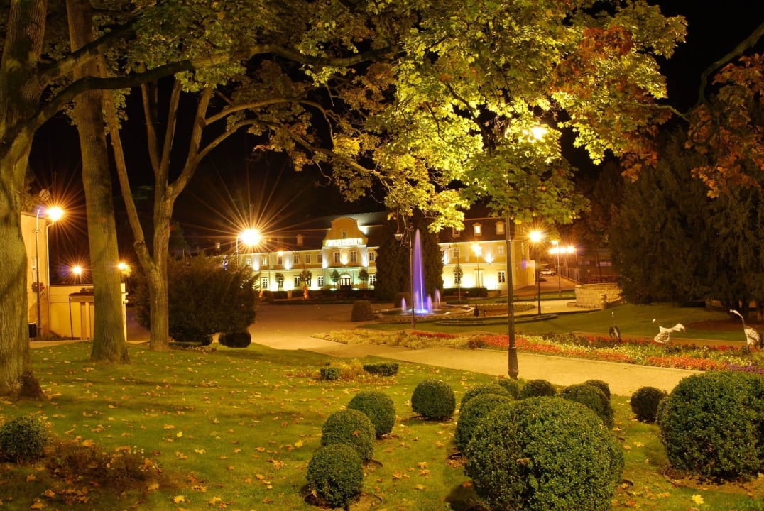 Zameczek nocą Sanatorium Szpital Uzdrowiskowy Zameczek