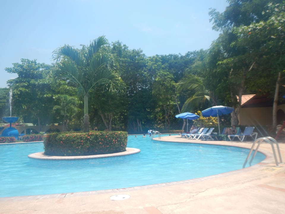 Große Poolanlage Hotel & Club Punta Leona