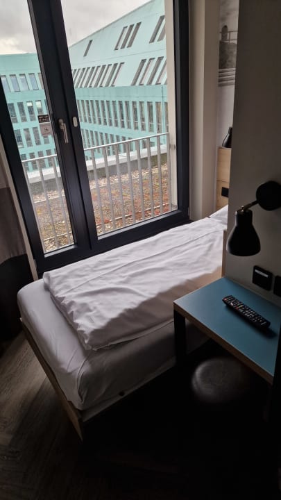 Zimmer Schulz Hotel Berlin Wall at the East Side Gallery