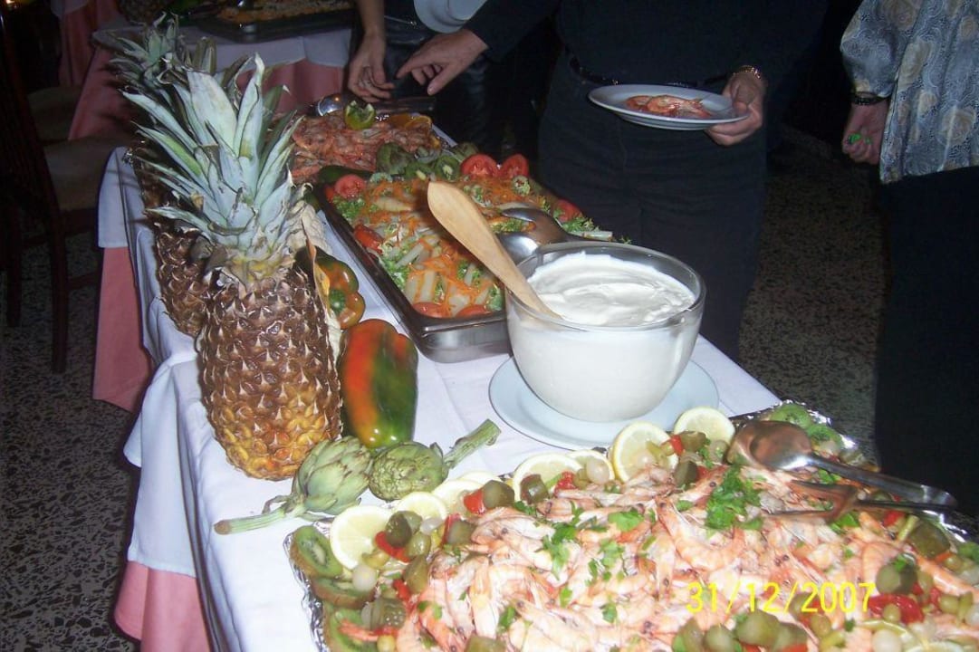 Ein Teil vom Silvester-Buffet Hostel Alcina