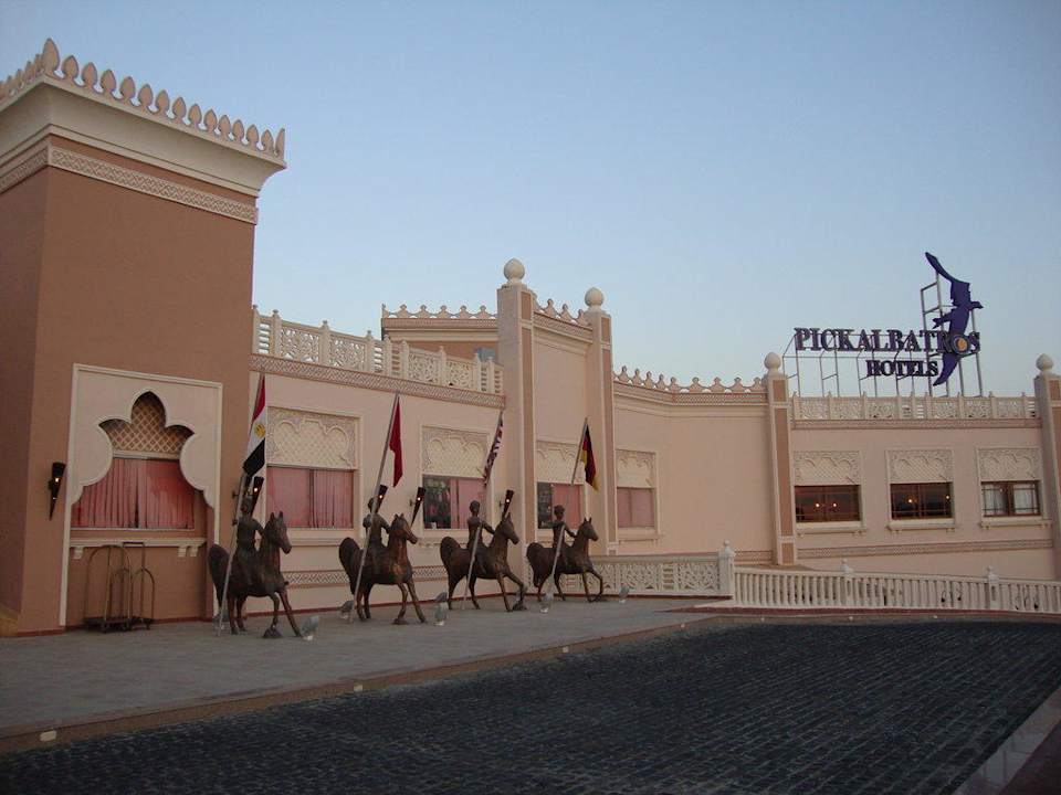 Teil der Außenansicht Pickalbatros Palace Resort