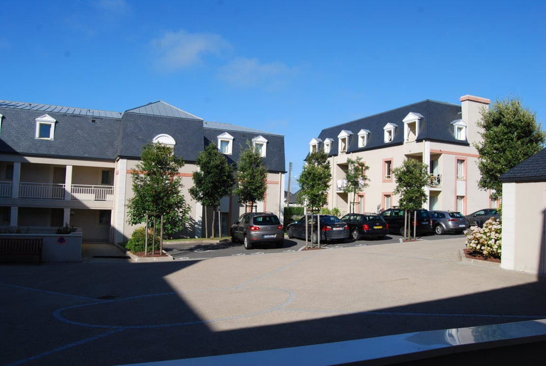 Innenhof Parkplatz Hotel Residence Reine Marine