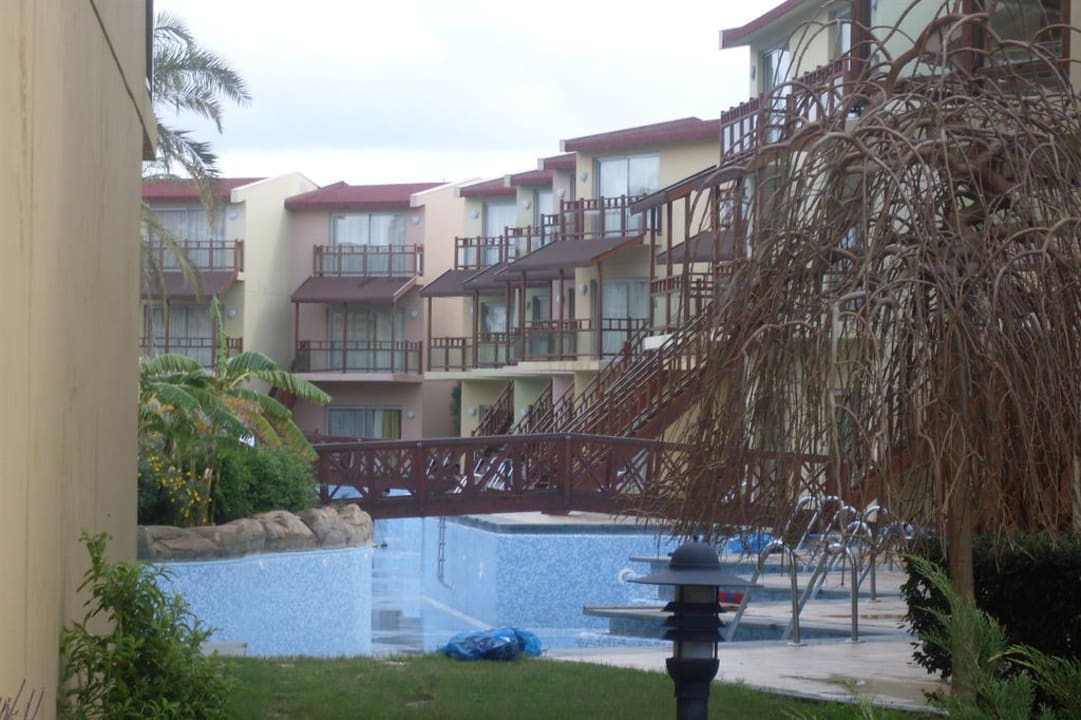 Poolanlage der Poolvillen im anderen Gebäude Selectum Family Resort Side