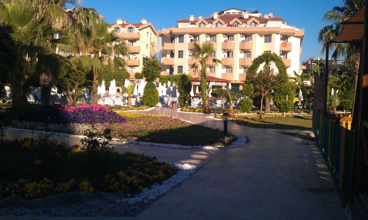 Eins der Gebäude  Grand Seker Hotel