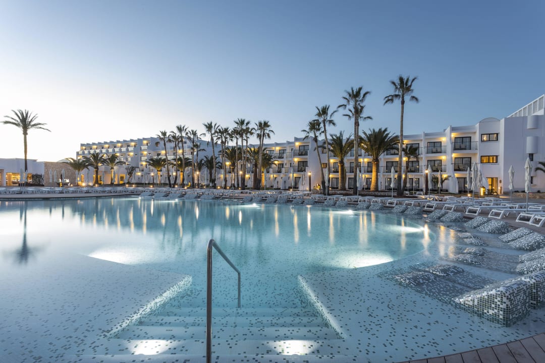 Pool Grand Palladium White Island Resort & Spa