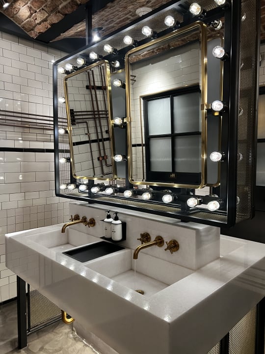 Zimmer CIVILIAN Hotel