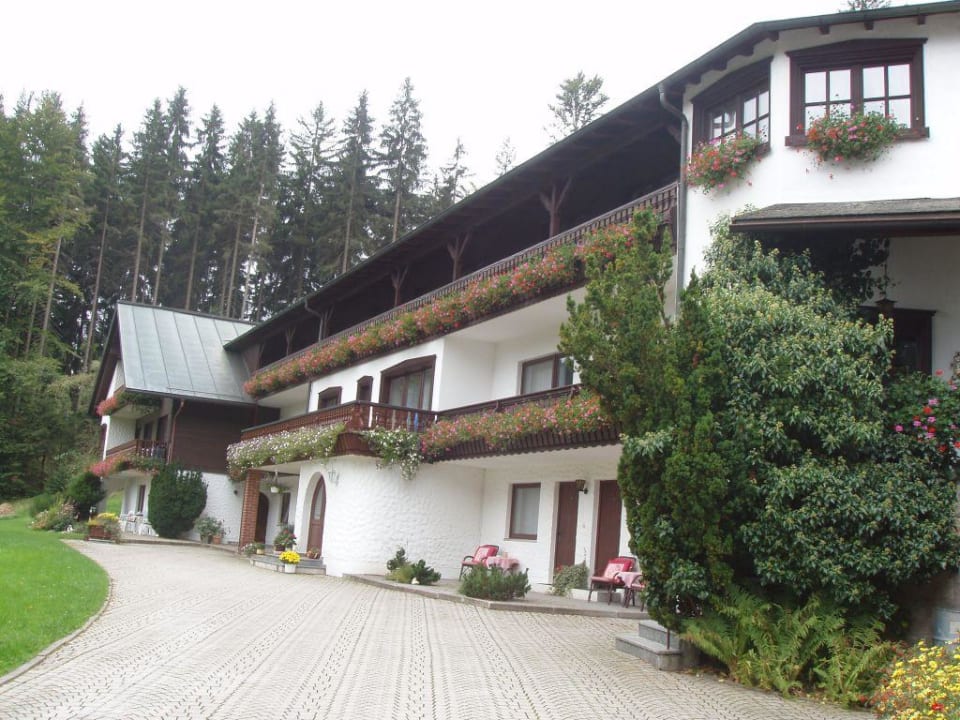 Hotel- Außenansicht Landhaus Preißinger