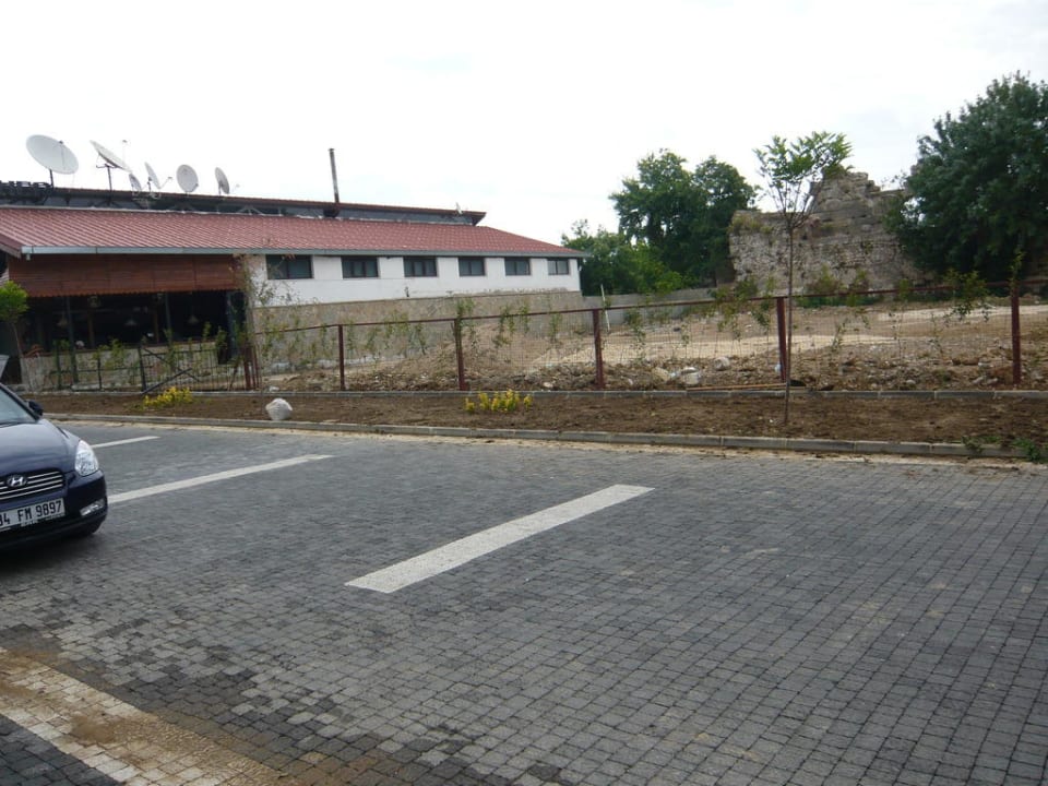 Vom Hotel zur Strassenseite Side Bay Hotel