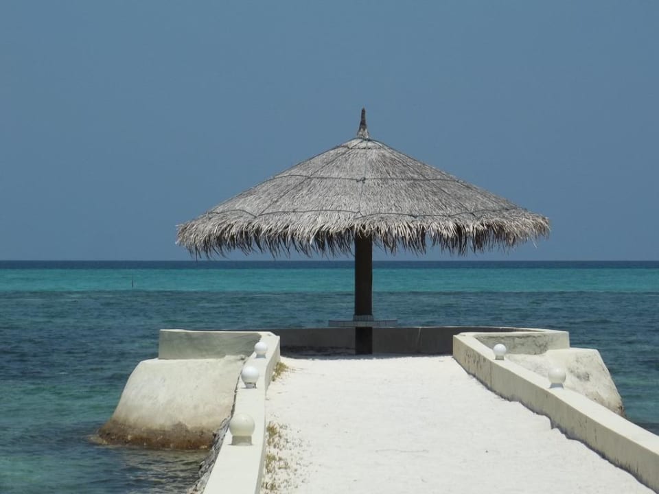 Einsamer Sonnenschirm Adaaran Select Hudhuran Fushi - Premium All Inclusive