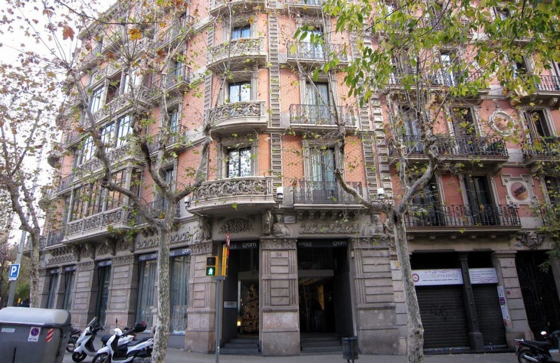 Entrance Hotel Cram