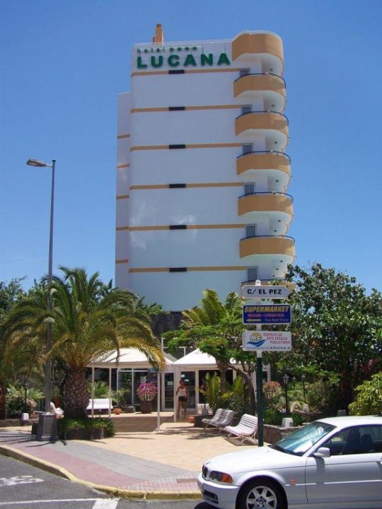 Blick von der Straße allsun Hotel Lucana