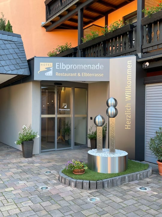 Außenansicht Hotel Elbpromenade