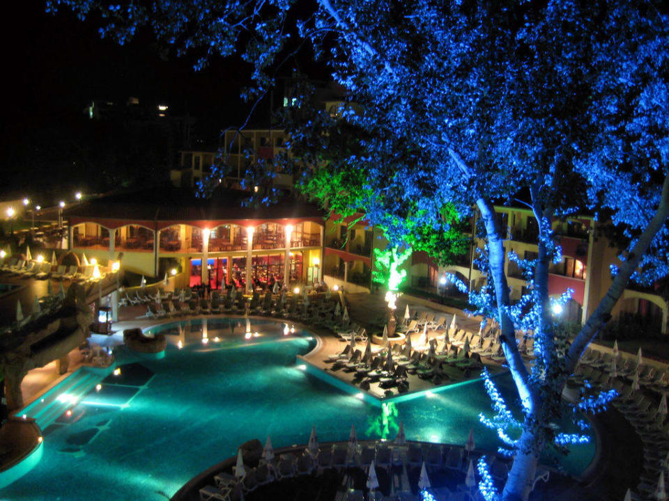 Bei Nacht GRIFID Aqua Club Bolero