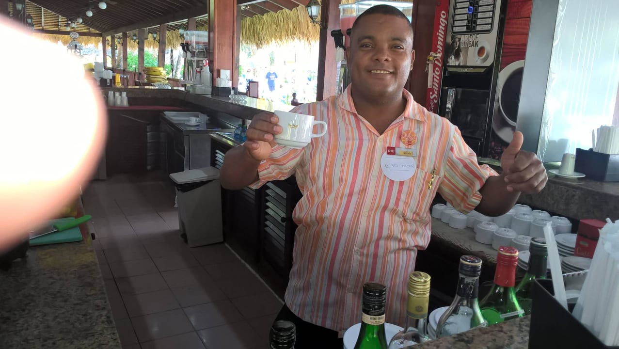 Julio von der Poolbar im Village Playabachata Hotel