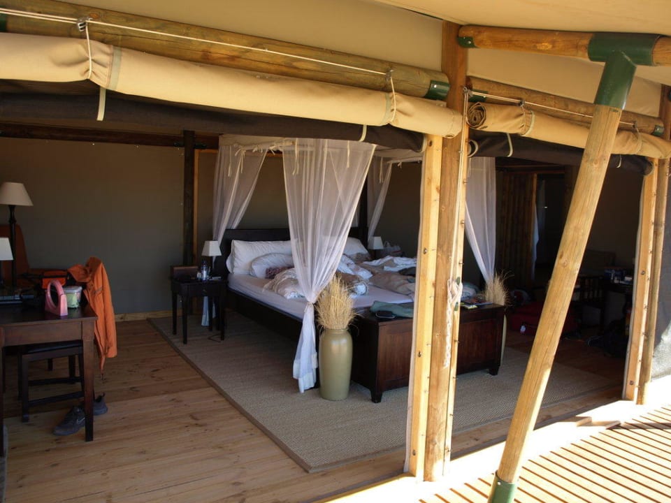 Blick ins Zimmer von Terrasse Wolwedans Dunes Lodge