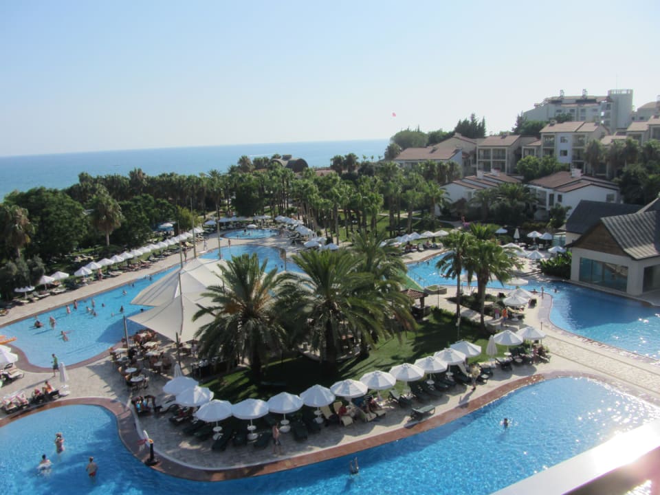 Großzügige Poolanlage Arum Barut Collection