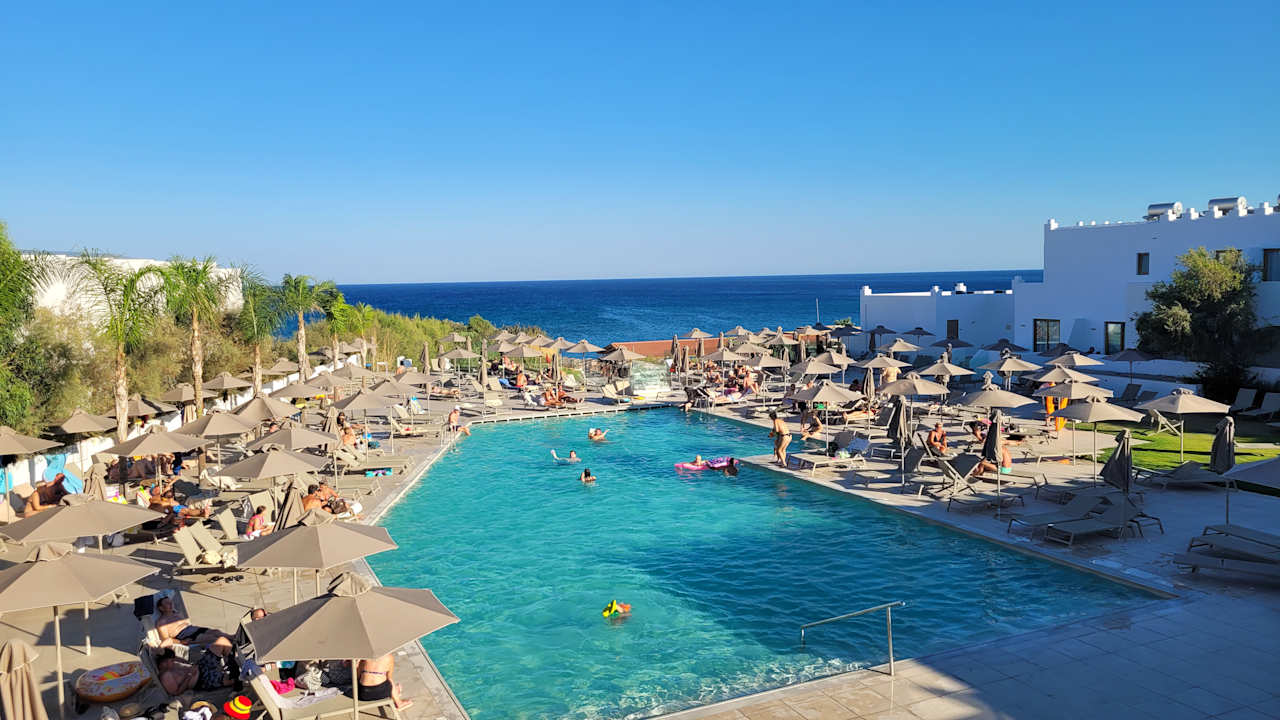 Pool Blue Sea Island