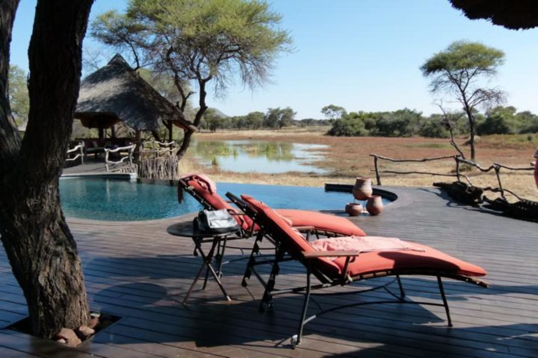 Pool und Wasserloch Hotel Okonjima The Villa