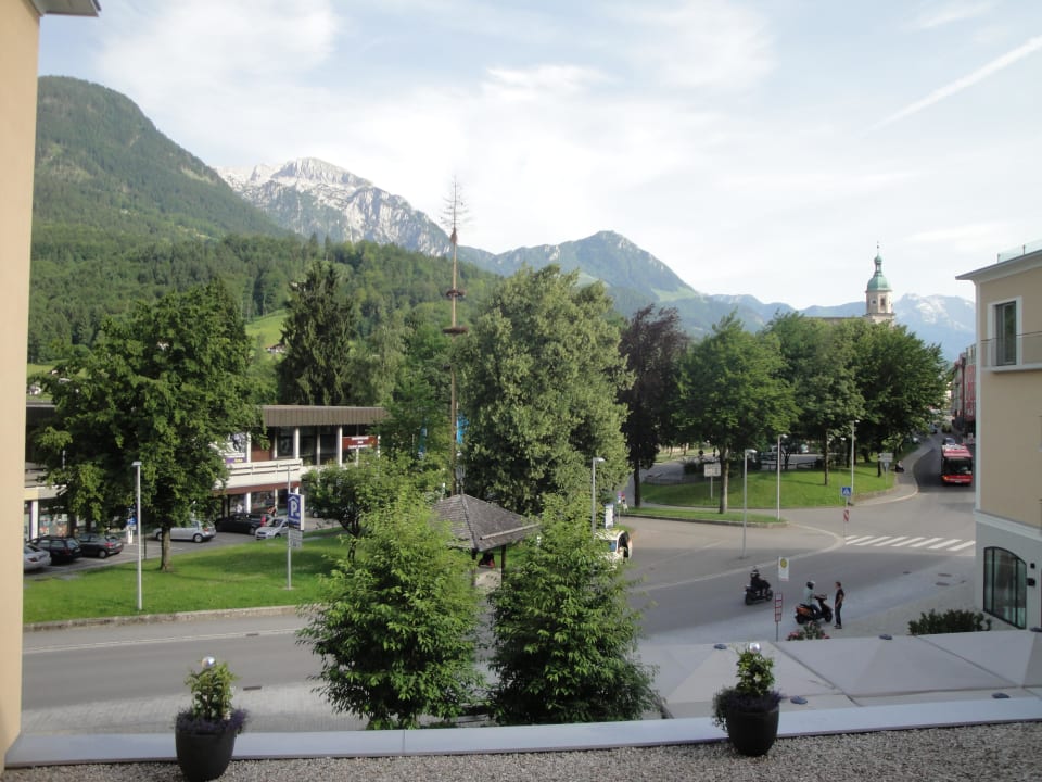 Blick vom Zimmer (4.OG) zur Strasse Hotel EDELWEISS Berchtesgaden