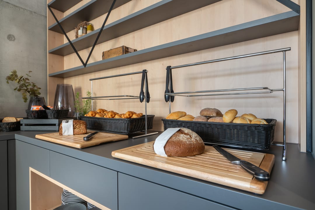 Gastro Holiday Inn - the niu, Timber Esslingen