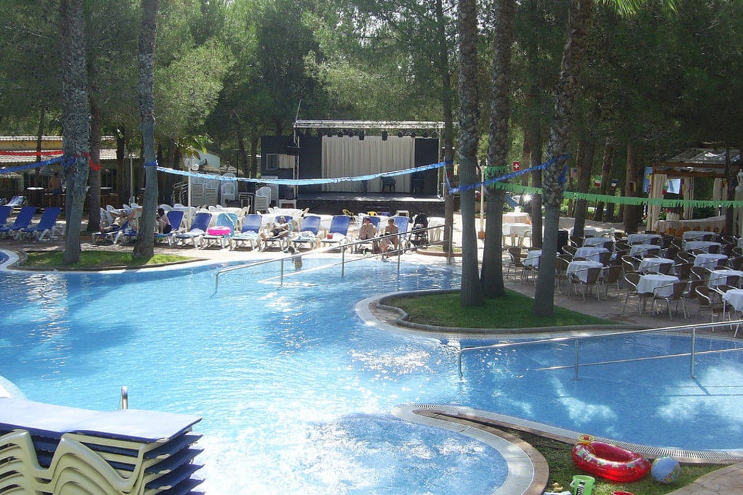 Pool hinter dem Hotel Valentin Grand Park Suite Hotel