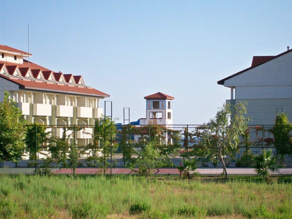 Mitte Eine der Kinderrutschen am Pool B Hotel Süral Resort