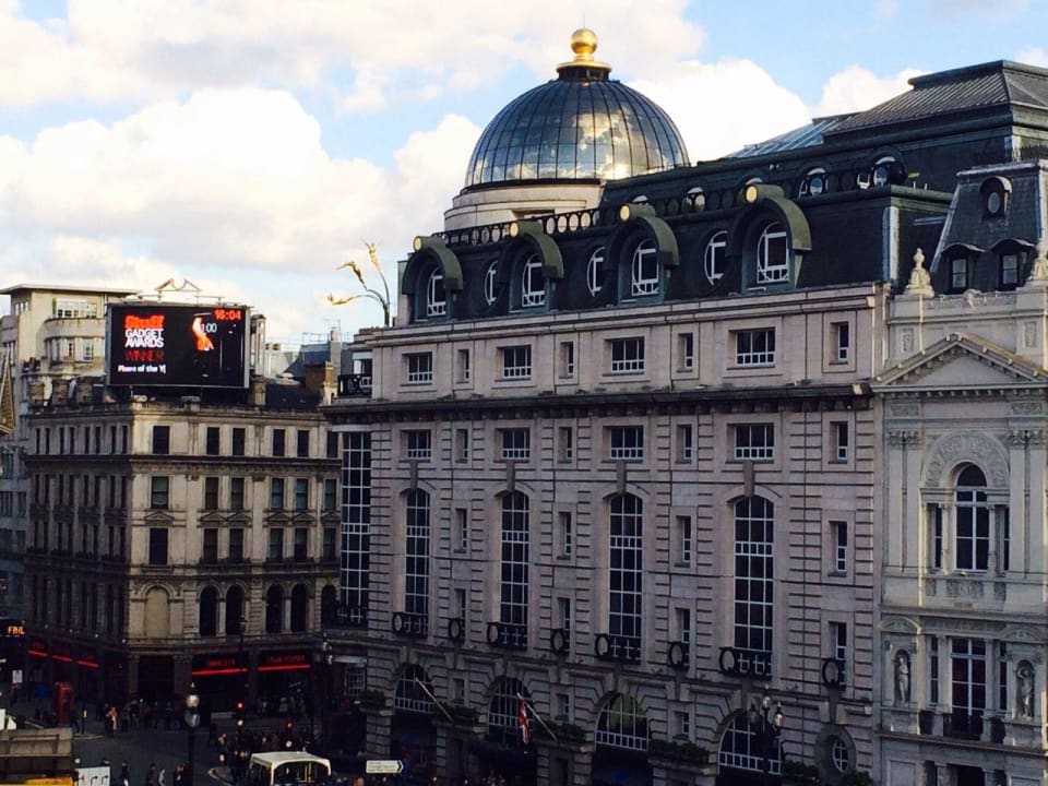 Vista desde la suite, en primavera. Café Royal Hotel