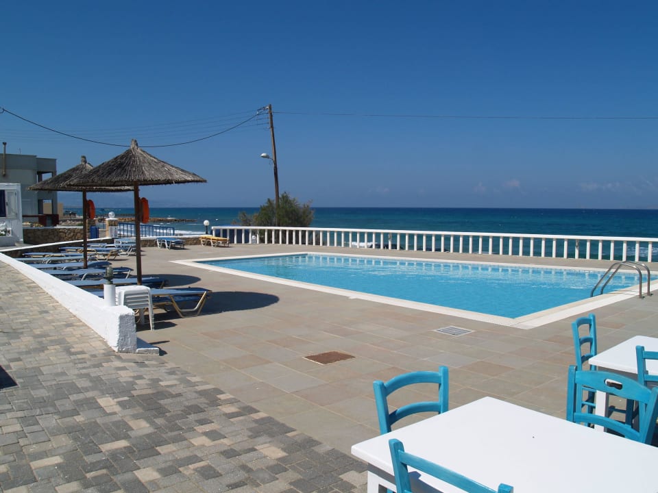 Pool-View Apartments Zorbas Island