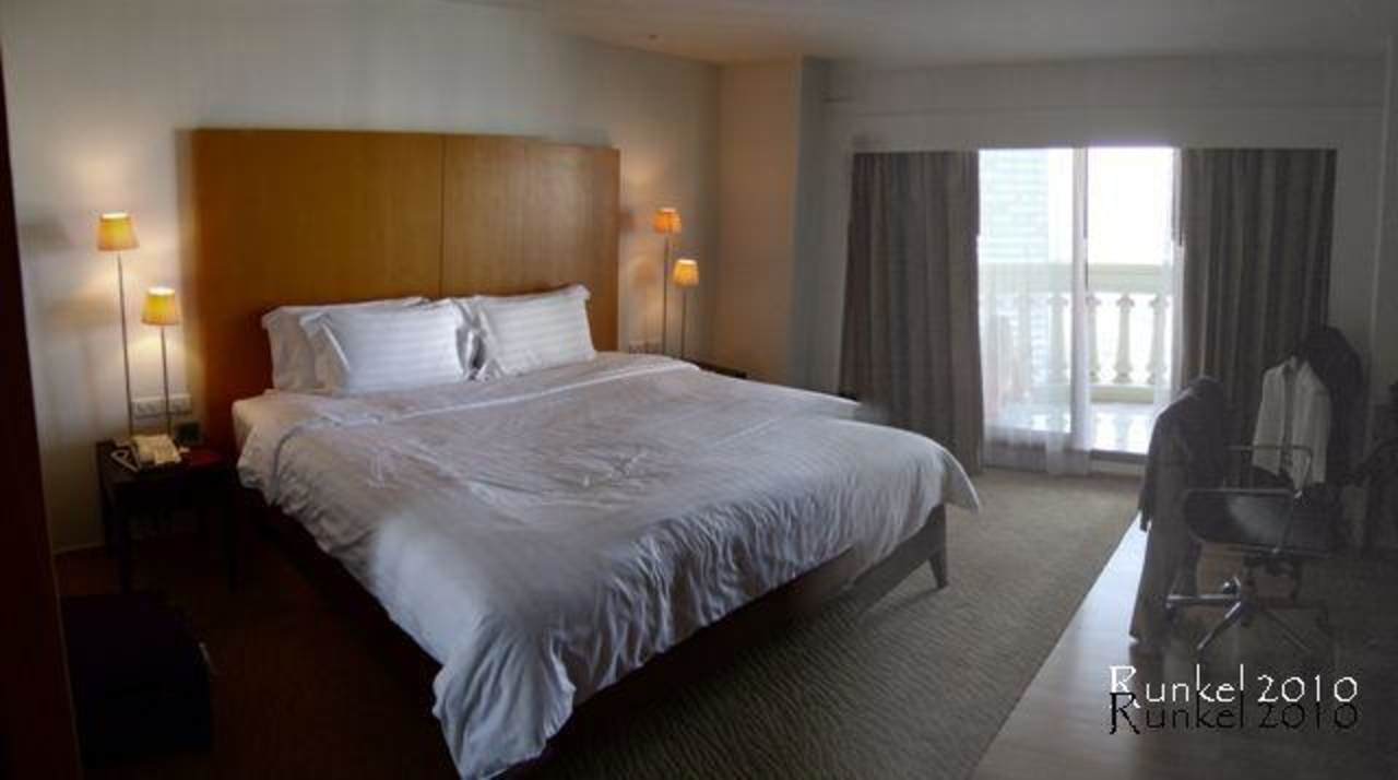 Schlafzimmer mit Balkon Hotel Lebua At State Tower