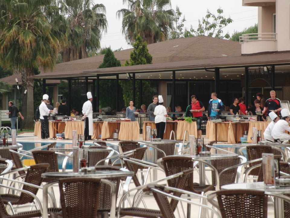 Show-Cooking am Pool Hotel Royal Garden Beach