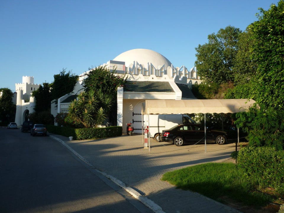 Zufahrt zum Hotel Mahdia Beach & Aquapark