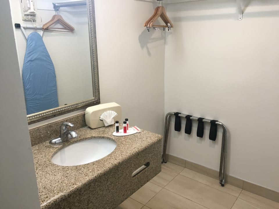 Zimmer Howard Johnson Inn San Diego Hotel Circle - Sea World Area