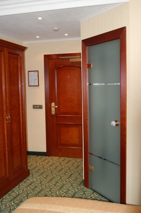 Zimmer 201 Alexander Hotel