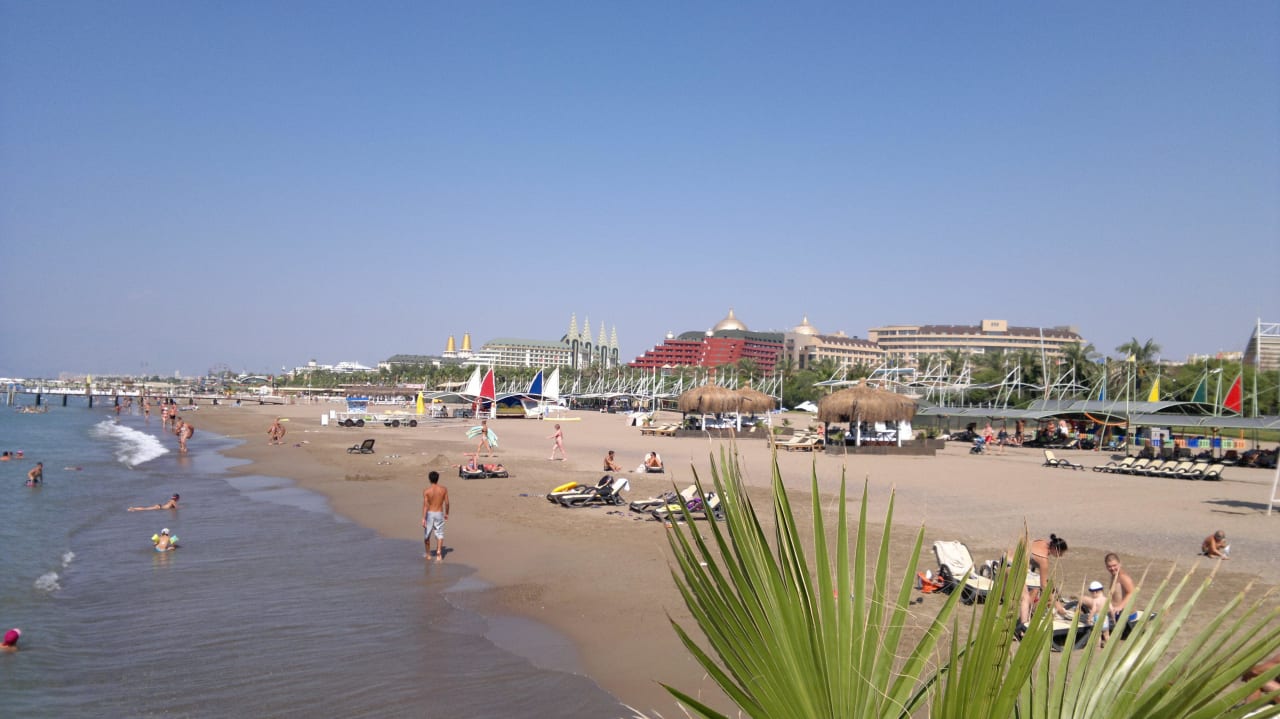 Schöner Sandstrand Limak Lara Deluxe Hotel & Resort