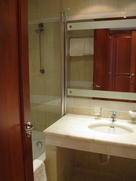 Łazienka - pokój w budynku głównym Hotel Serita Beach