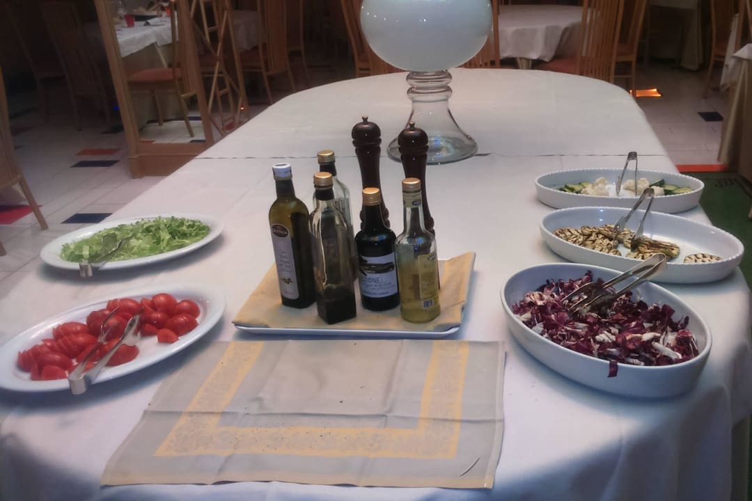 Außer die Tomaten alles 2 Tage alt Hotel Oliveto