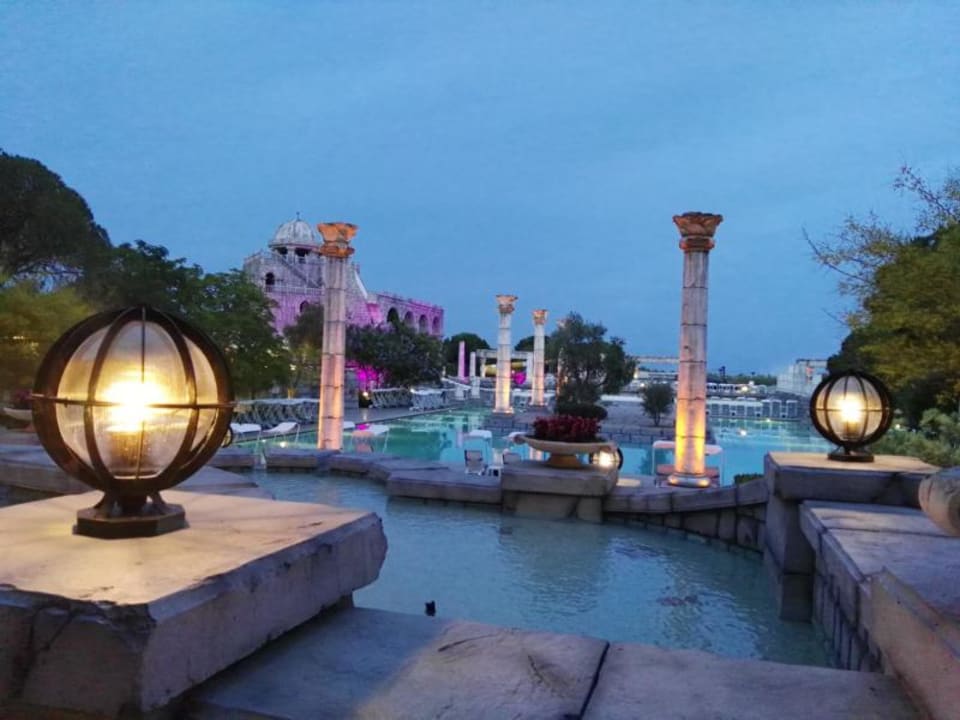 Abendstimmung am antiken Pool Xanadu Resort Hotel