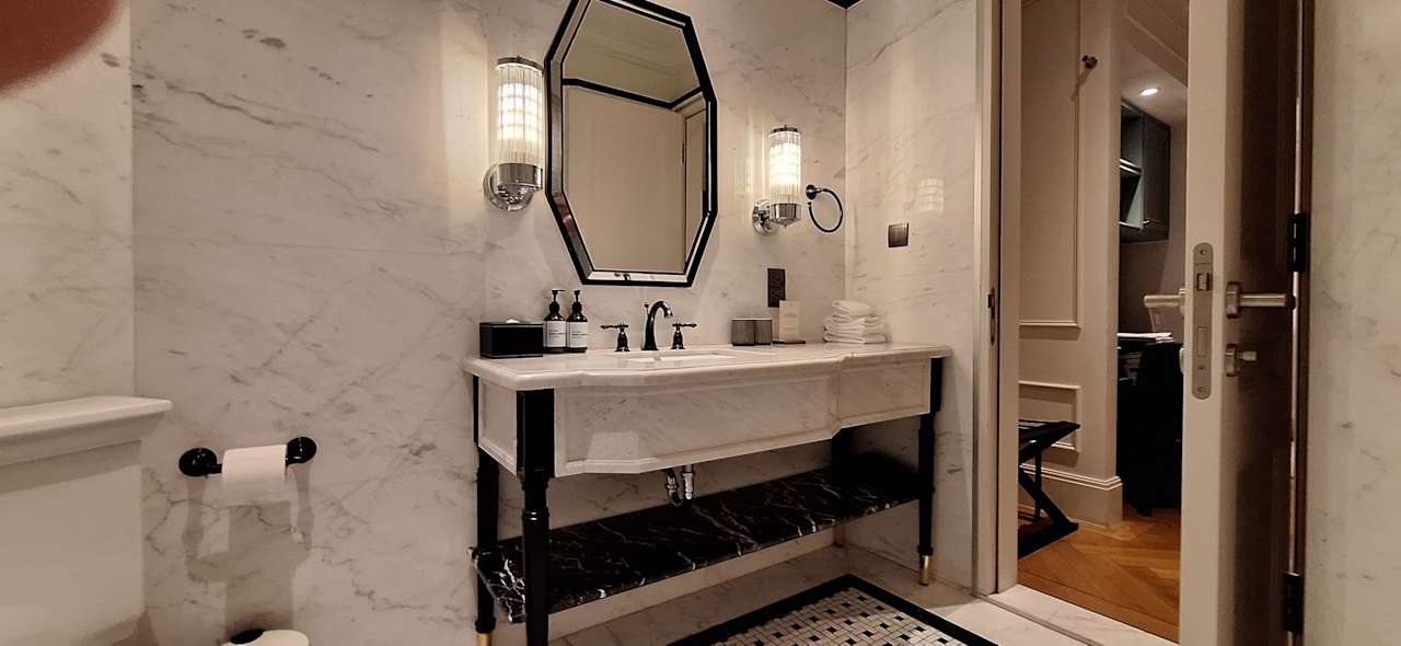 Zimmer Bach Suites Saigon, a Member of Design Hotels