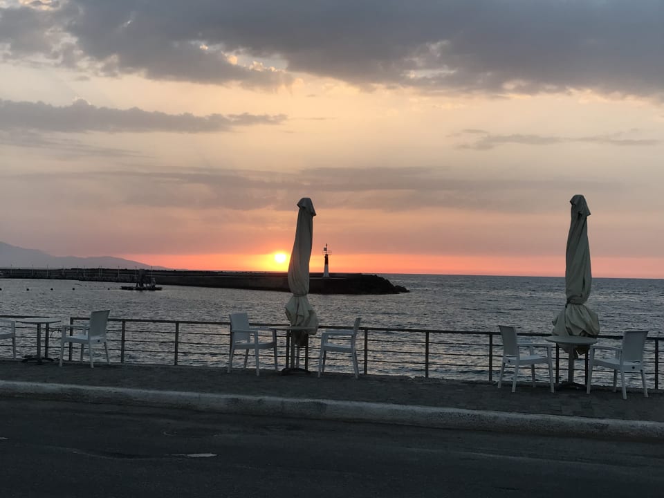 Strand Vasia Royal Hotel