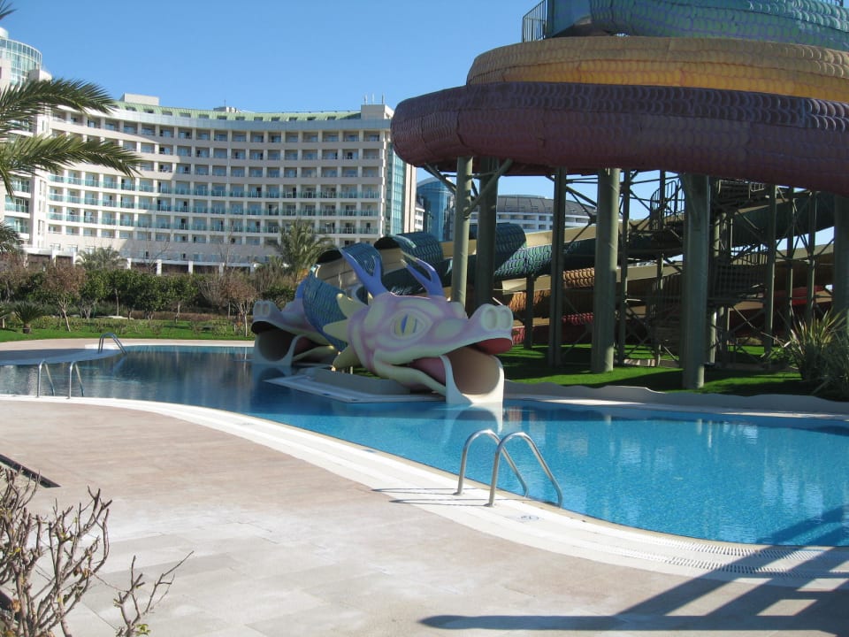 Rutschen am Pool Limak Lara Deluxe Hotel & Resort