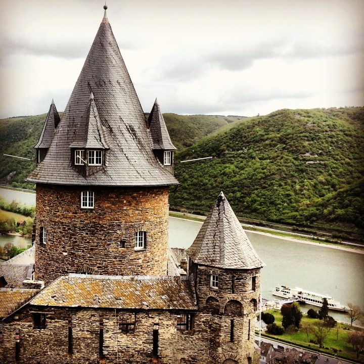 Blick vom Aussichtspunkt Jugendherberge Burg Stahleck