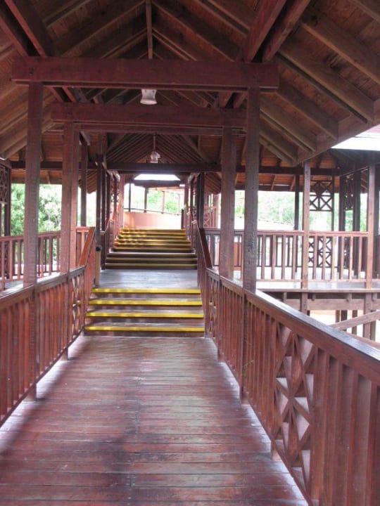Brücke vom Strand zum Hotel BelleVue Dominican Bay