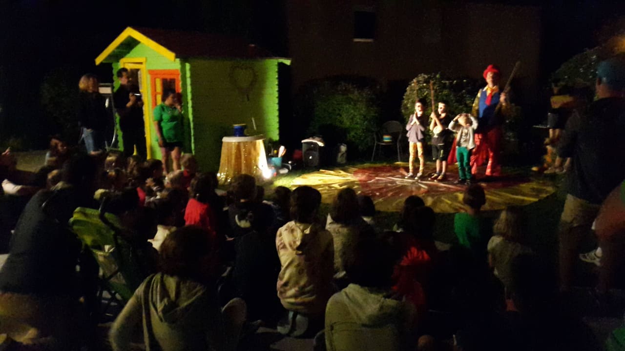 Clownschow Family Hotel Adriana