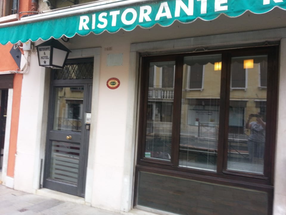 Der Hoteleingang   Hotel Locanda Salieri