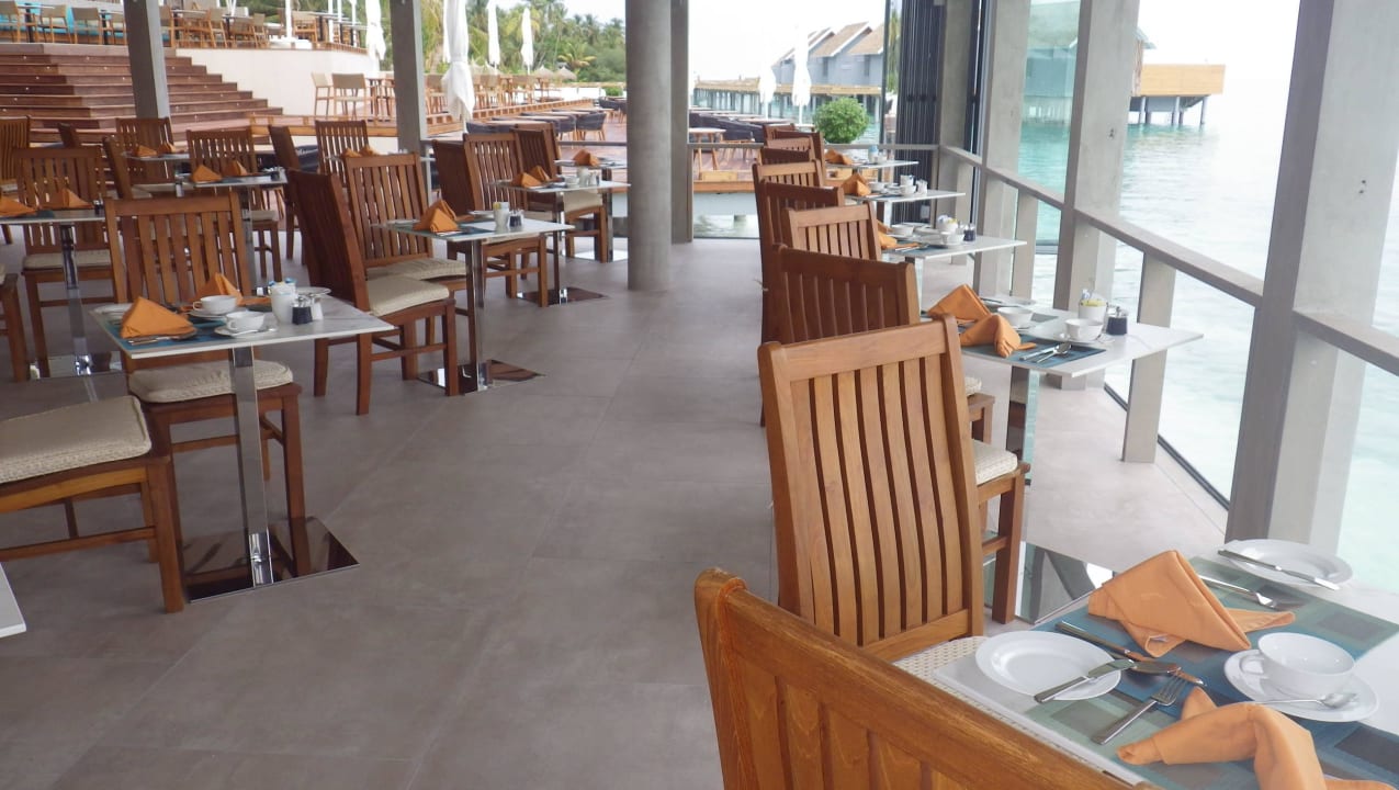 Frühstücksraum, direkt am Nordstrand Kuramathi Maldives