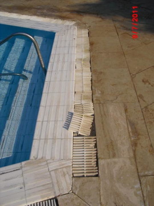 Poolumrandung Club Turtas Beach Hotel